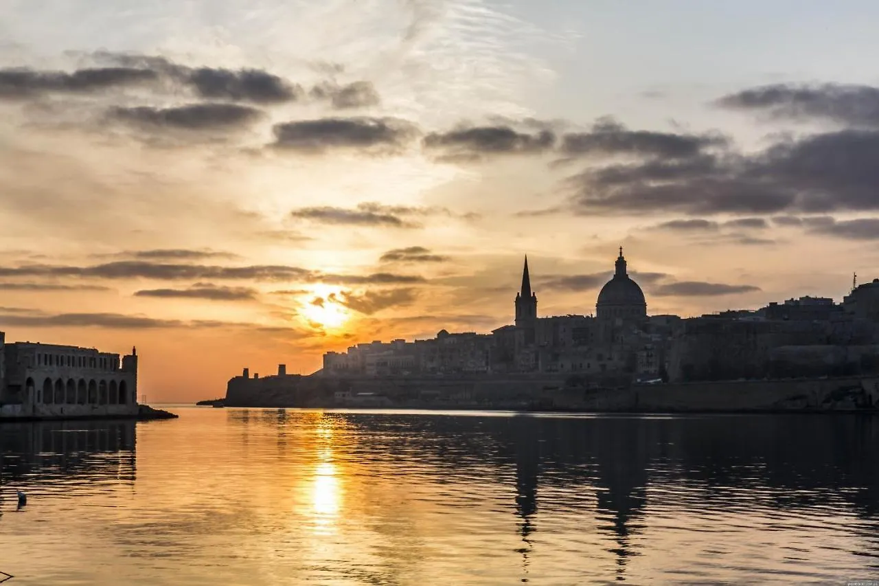 Deluxe Apartment With Valletta And Harbour Views Sliema Malta